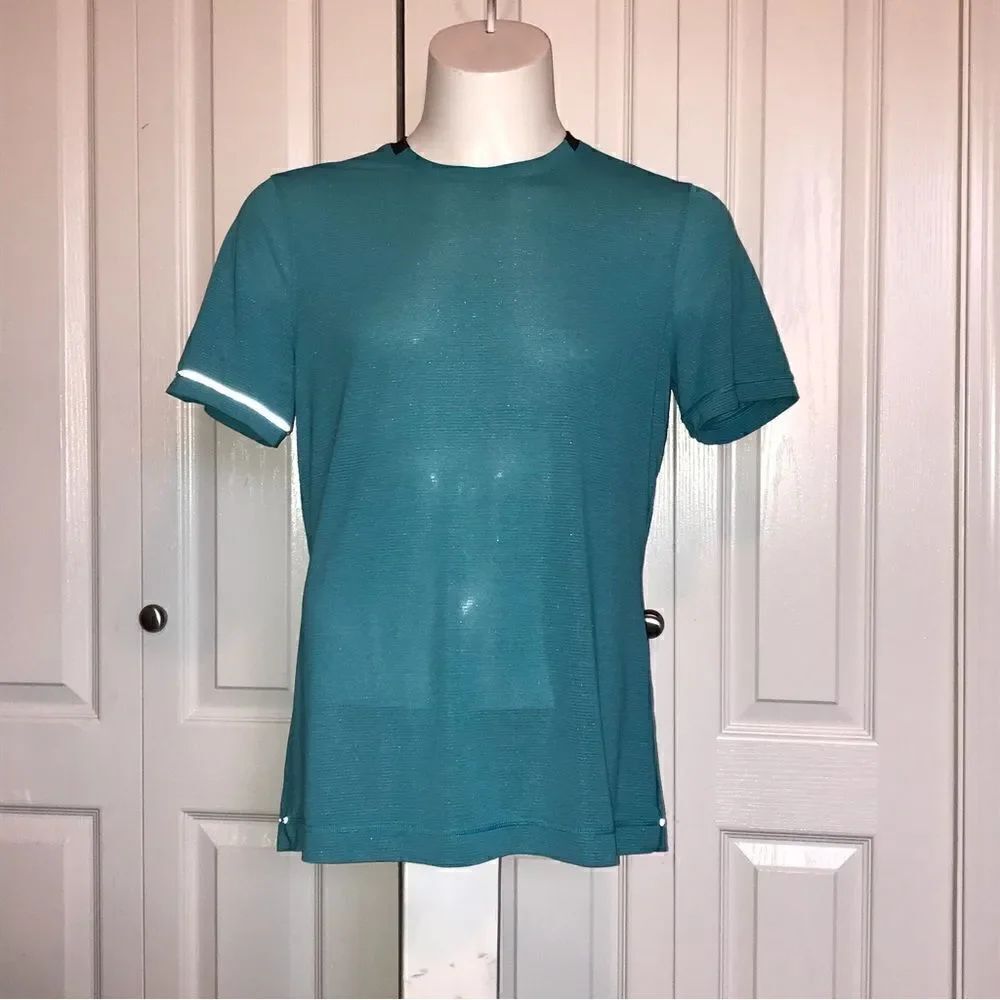 Lululemon workout tee - Picture 4 of 6